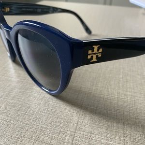 Tory Burch sunglasses. Navy with black sides. Only worn a few times. No case
